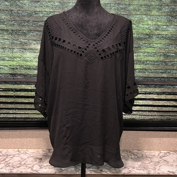 Buckle Black Women’s Black V-Neck Embroidered Cut-Out Wide Sleeve Top Medium - Picture 4 of 12